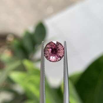 Natural Malaya Garnet Gemstone: Passion pink purple, Round Cut, 2.95 carat